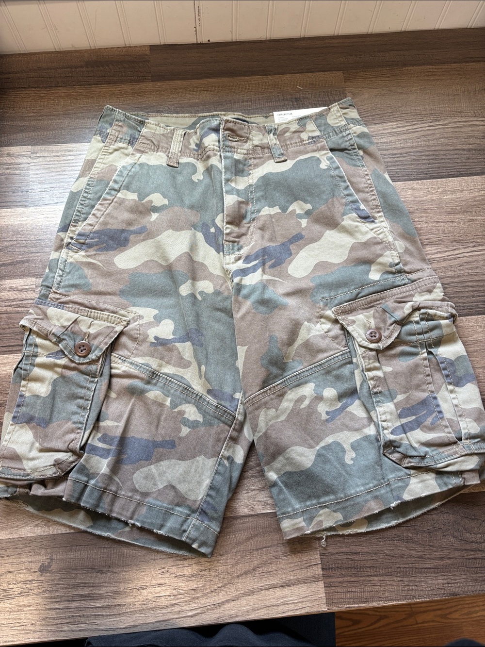 NWT American Eagle Extreme flex classic at the knee cargo shorts